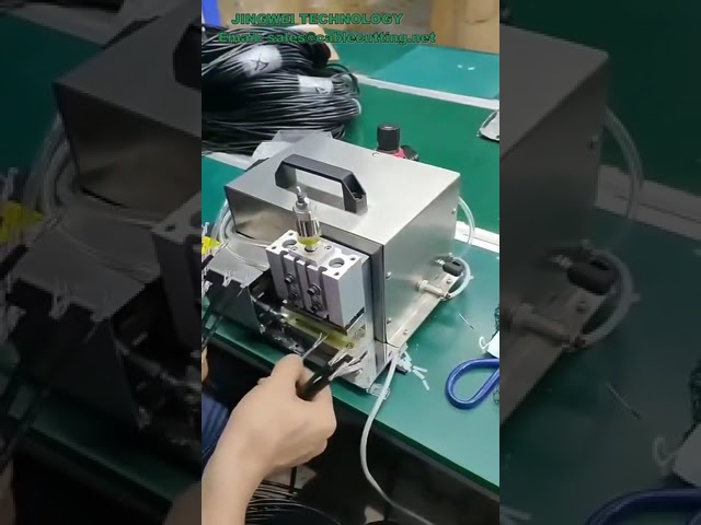 Machine 809D : redresse câble réseau et torsade fil blindage USB