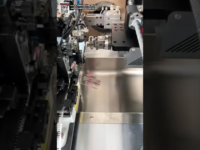 Machine automatique de séparation, coupe, sertissage double et étamage simple pour câble ruban