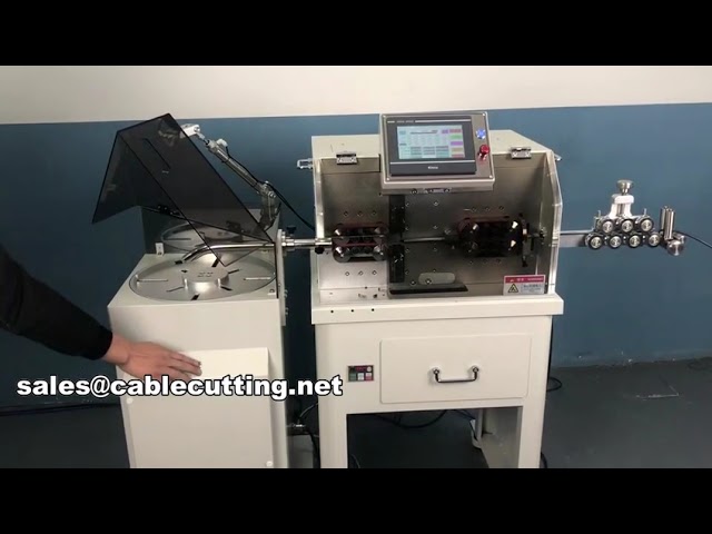 Machine automatique de coupe et dénudage de câbles multiconducteurs avec système de bobinage WPM-680