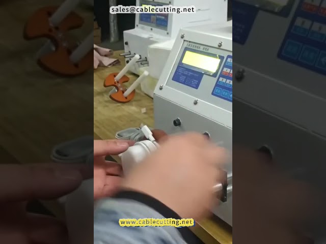 Machine d'enroulage et de cerclage automatique pour câbles de données