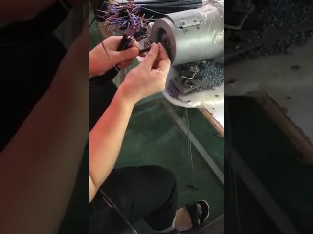 Machine semi-automatique à dénuder et torsader les fils WPM-191