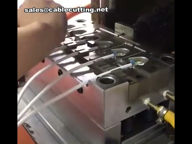 Machine d'injection pour câbles de données et pièces plastique – Précision automatisée