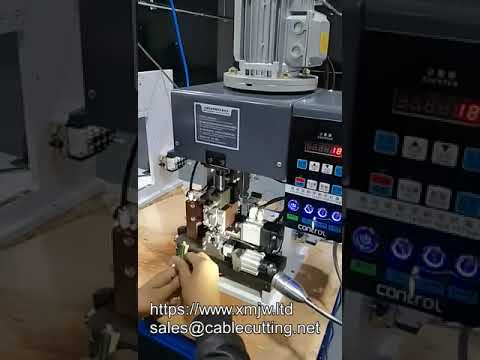 Machine de dénudage pneumatique horizontale pour terminaux à bande – Haute performance