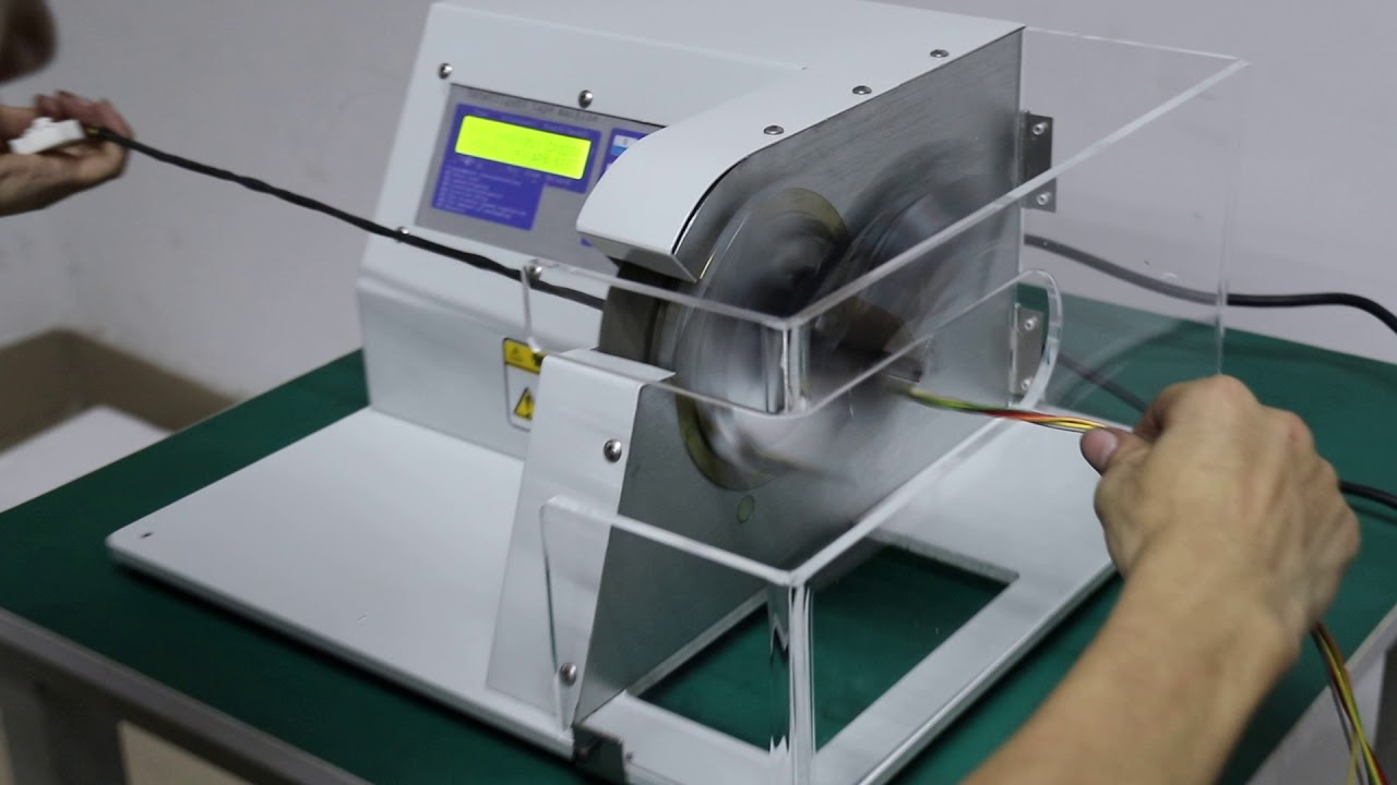 Machine automatique d'enrubannage pour câbles et faisceaux