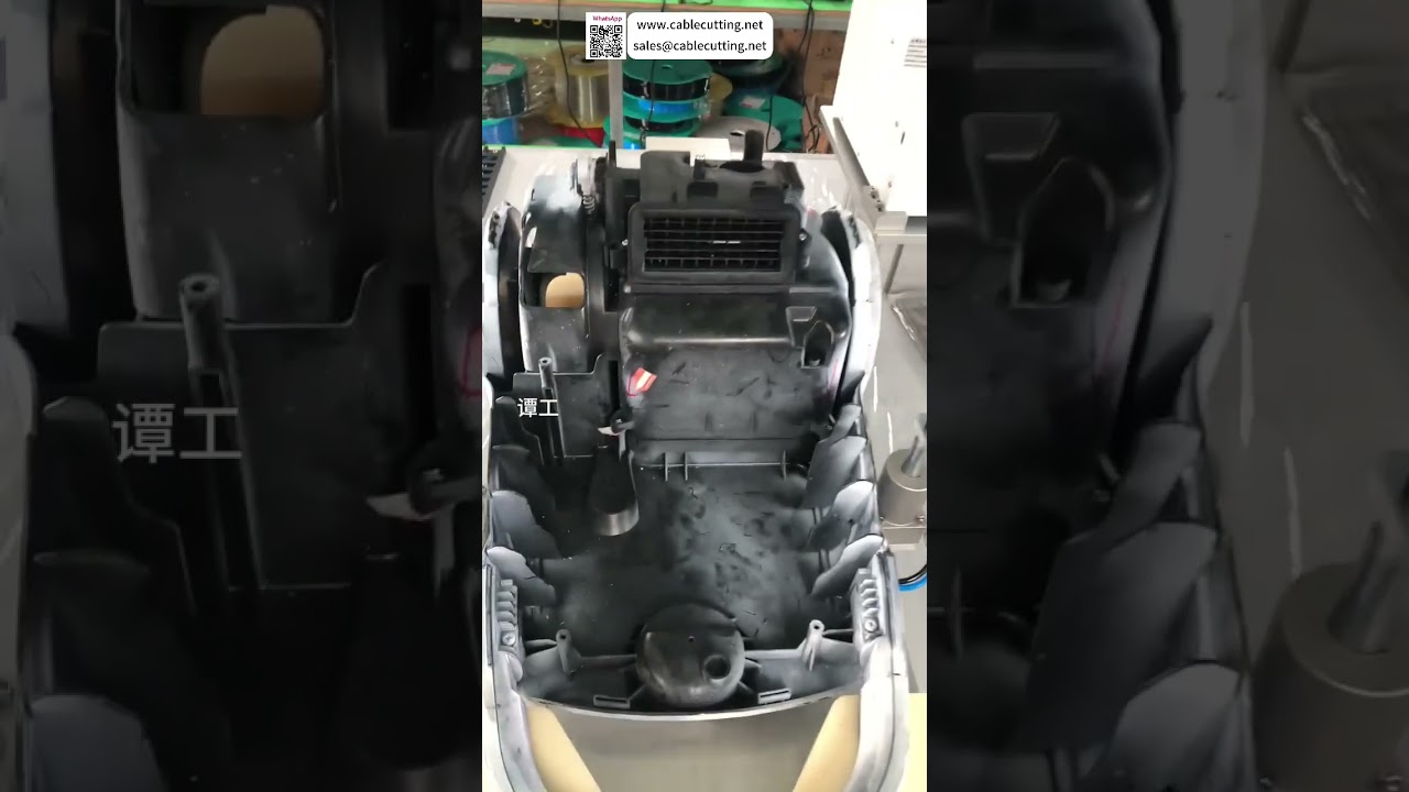Machine à visser automatique pour robot aspirateur – Système d'automatisation industrielle pour un assemblage rapide et précis