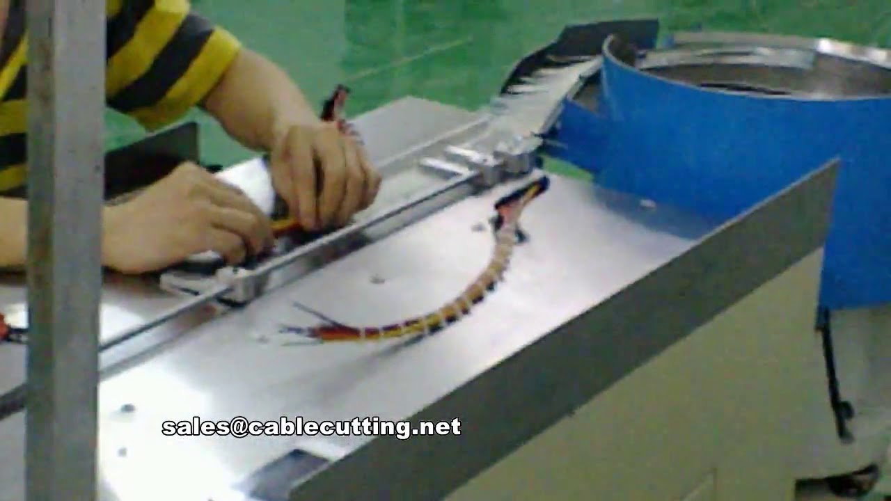 Machine de serrage de fil d'armature, formage de faisceaux et colliers de câble nylon automatisés