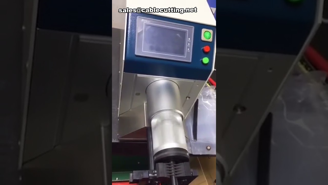 Machine de dénudage de câbles coaxiaux pour câbles spiralés