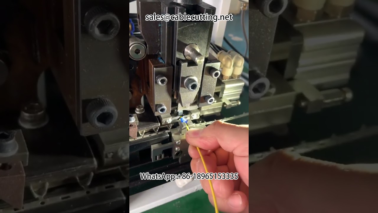 Machine de sertissage semi-automatique pour fiches étanches | Dénudeuse et équipement de harnais