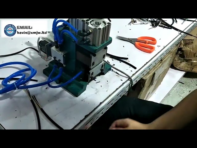 Machine à dénuder pneumatique semi-automatique 3F/4F pour fils AWG#32-16 - Dénudage de têtes torsadées