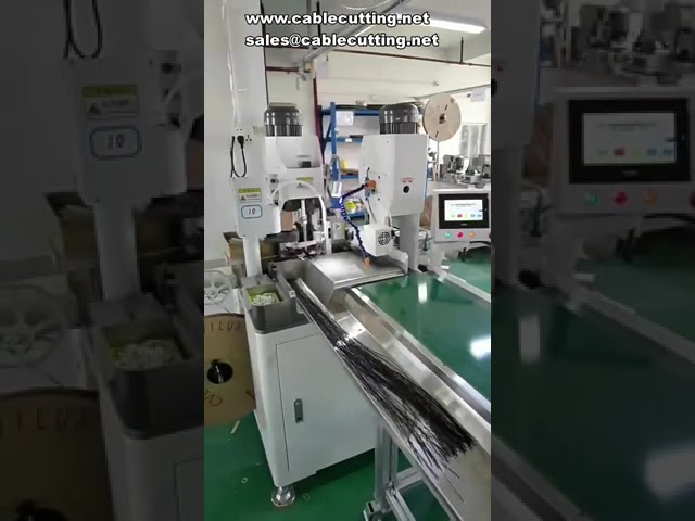 Machine à sertir automatique double tête servocommandée : coupe et dénudage des deux extrémités