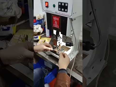 Machine à sertir les fils 2T semi-automatique pour cosses pré-isolées