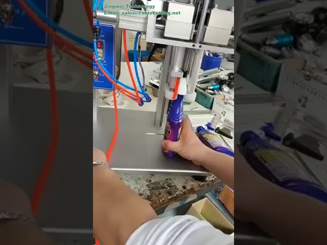 Machine manuelle de bouchage et scellage pour flacons et bouteilles plastique