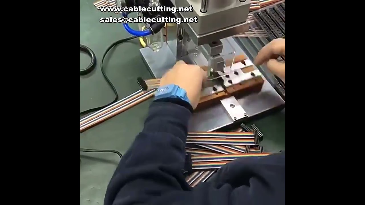Machine à sertir IDC pneumatique compacte : sertissage multiple de bornes parallèles