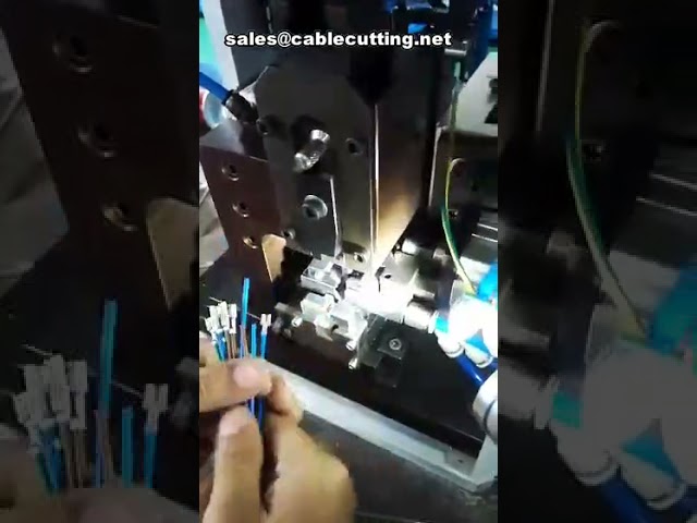Machine de dénudage et sertissage de bornes – Découpe et dénudage automatiques de fils