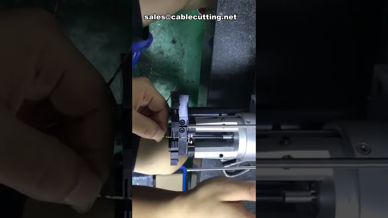Dénudeuse de câble coaxial : machine industrielle performante