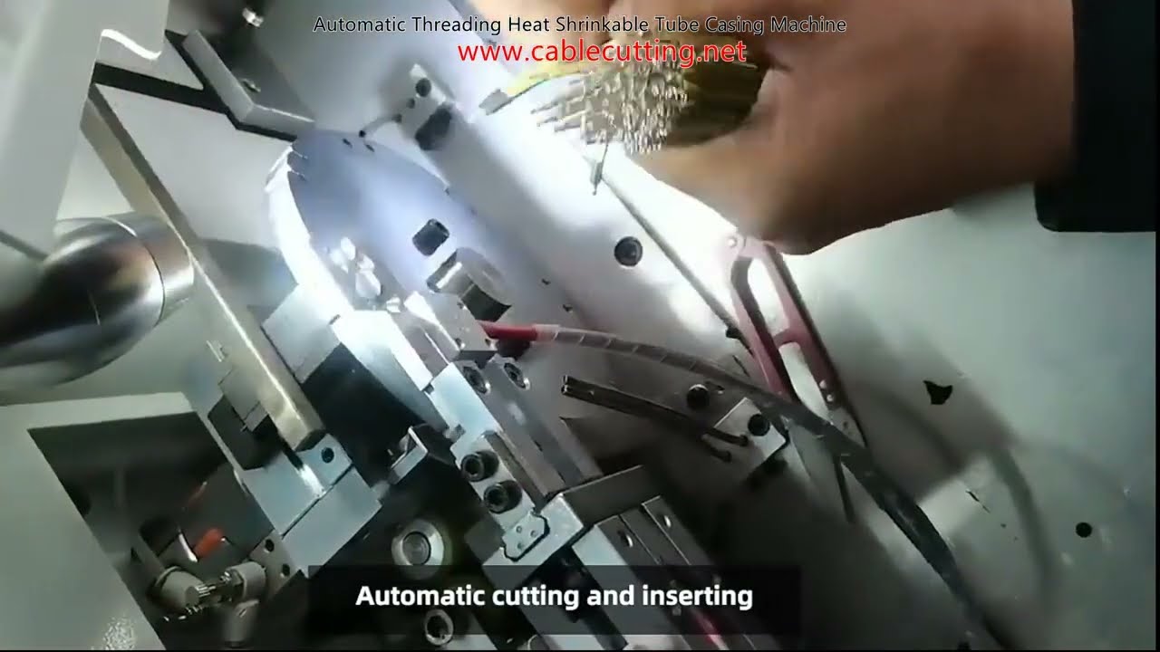 Machine automatique d'enfilage pour gaines thermorétractables