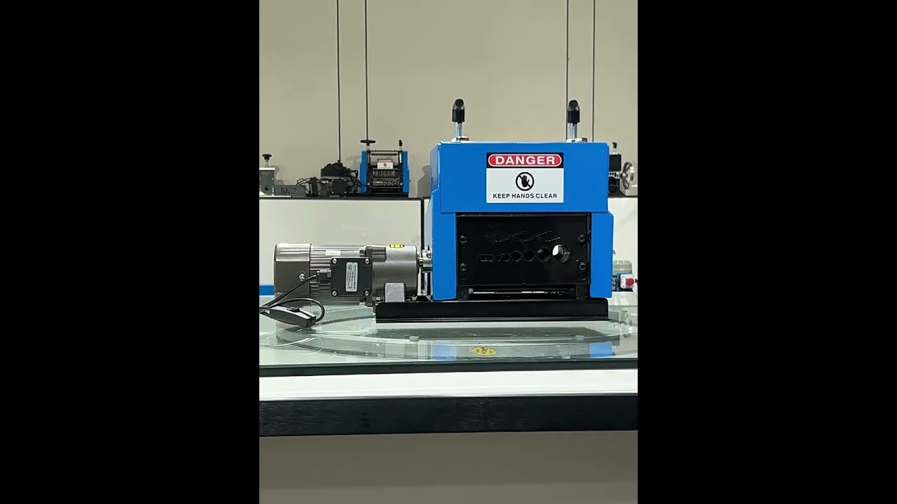 Machine Automatique de Dénudage et Épluchage de Fil de Cuivre 60-180W 1-25mm Dénudeur Électrique