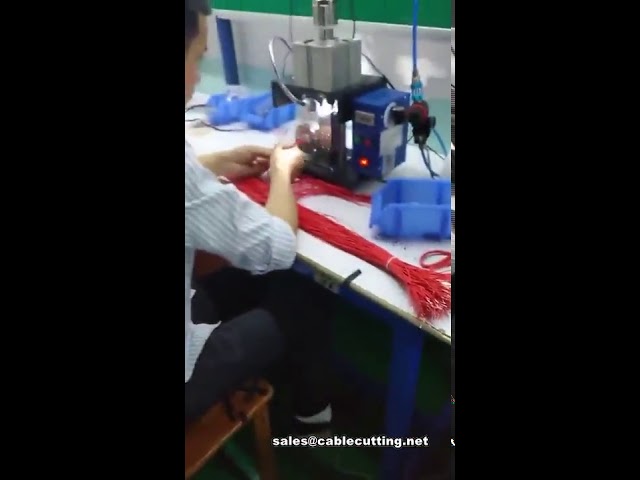 Machine à sertir les bornes pré-isolées et tubulaires : haute performance pour assemblage électrique