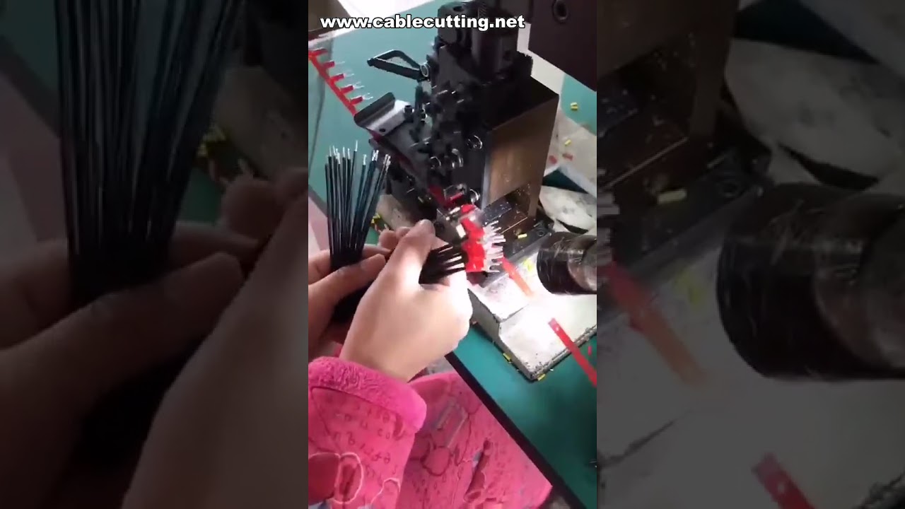 Lames de sertissage pour machines semi-automatiques : Sertisseuse de fils et terminaux de précision