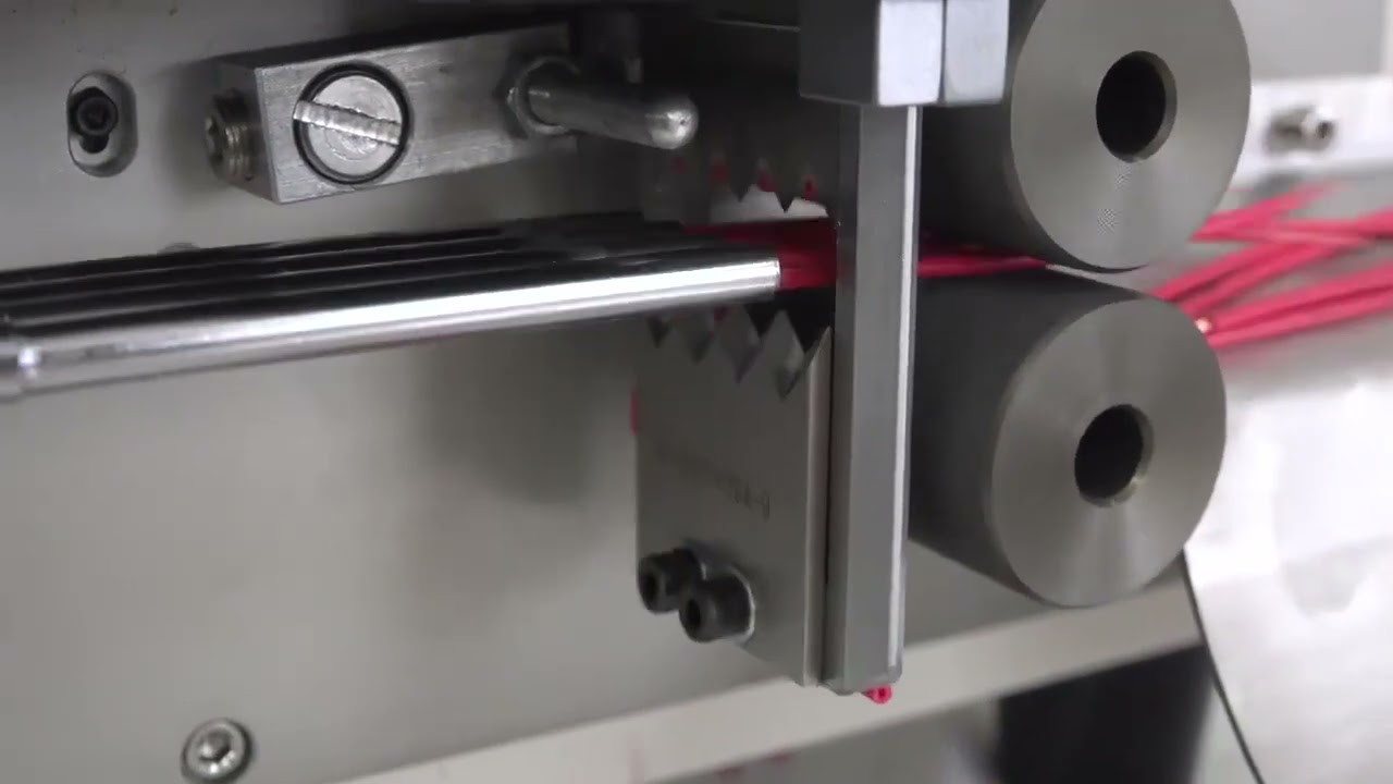 Machine automatique de dénudage et coupe de câbles 4 fils 806S - Écran tactile
