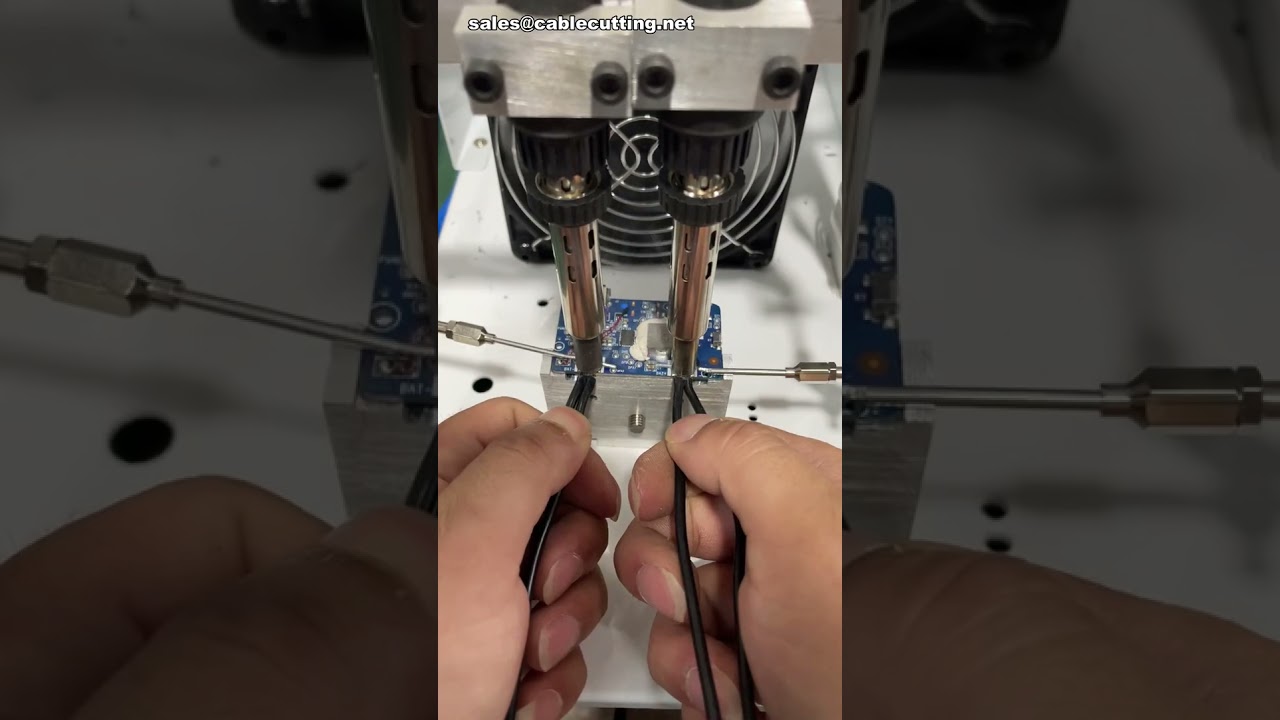 Machine à souder double pistolet pour soudage de connecteurs de batterie - Automatisation d'usine #usine #machine #bricolage