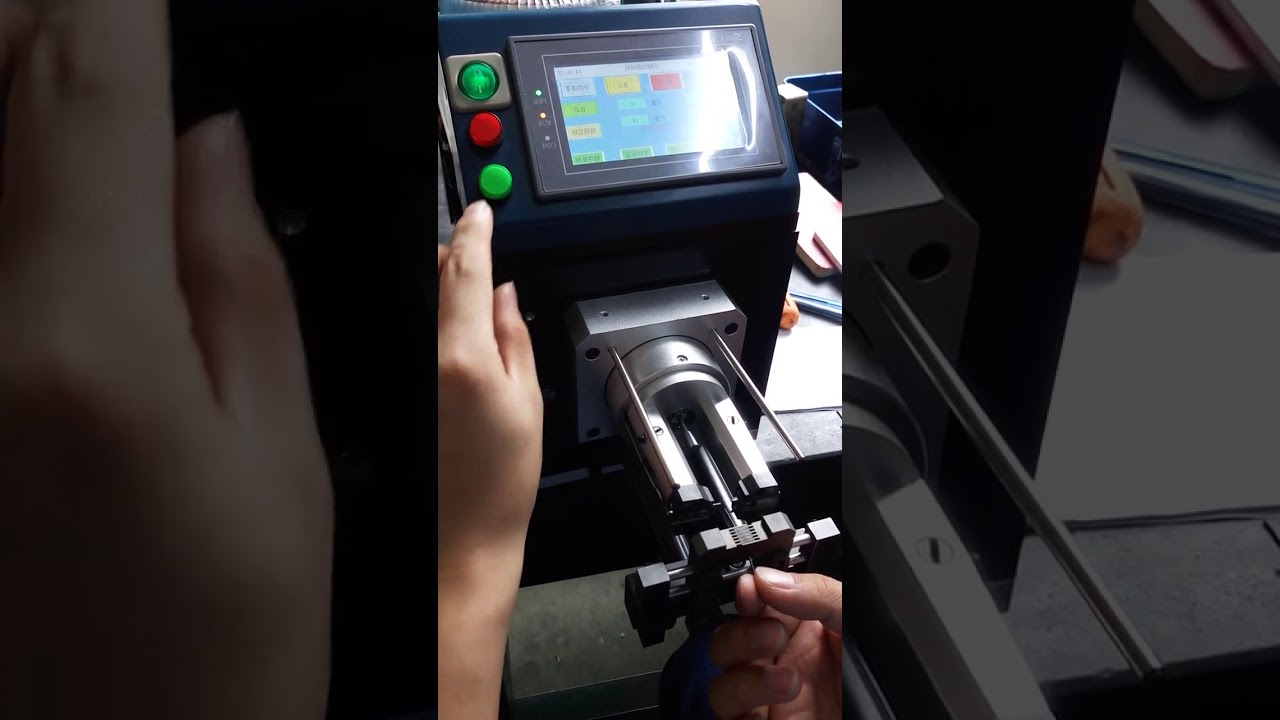 Dénudeuse de câbles coaxiaux : précision et rapidité pour votre production