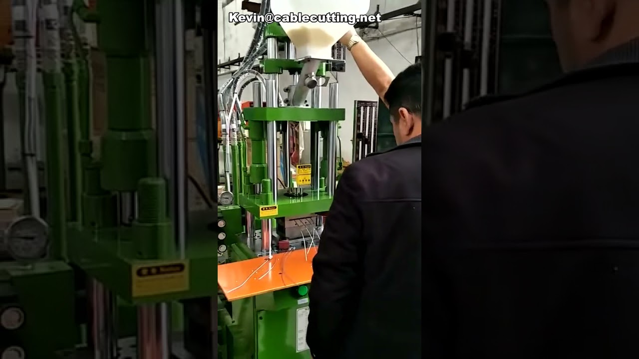 Machine à injecter verticale pour scellés en plomb - Haute précision et automatisation