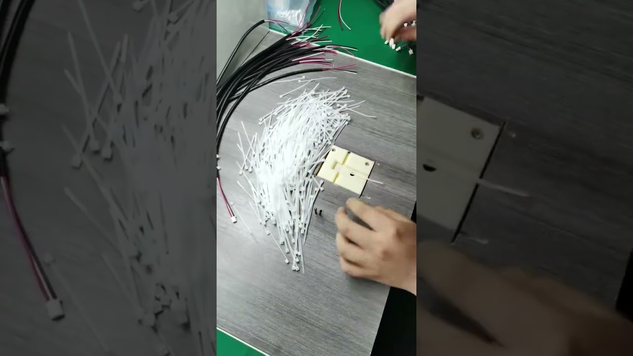 Outil compact pour colliers de câble se monte facilement sur tout tableau de faisceaux pour attaches de type sapin et colliers en nylon rapidement