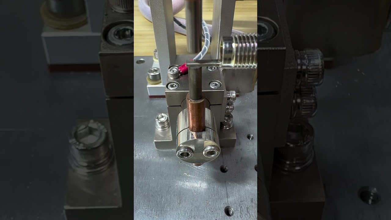 Machine de soudage de précision pour composants - Soudage par résistance à haute efficacité pour l'industrie électronique