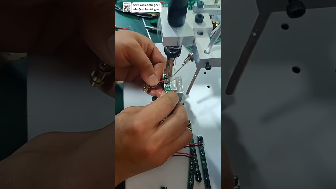 Machine de soudage de fils semi-automatique  Soudage angulaire à point unique pour bornes difficiles d'accès