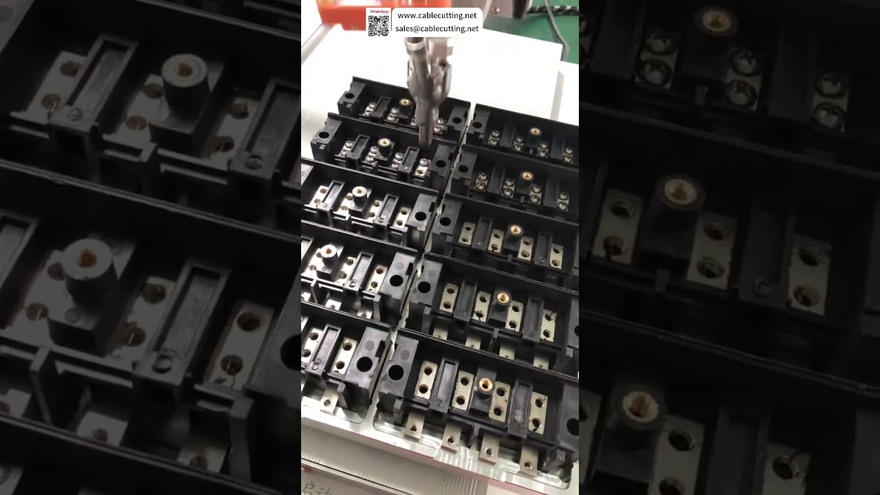Visseuse automatique pour borniers — Automatisation d'usine à réglage rapide