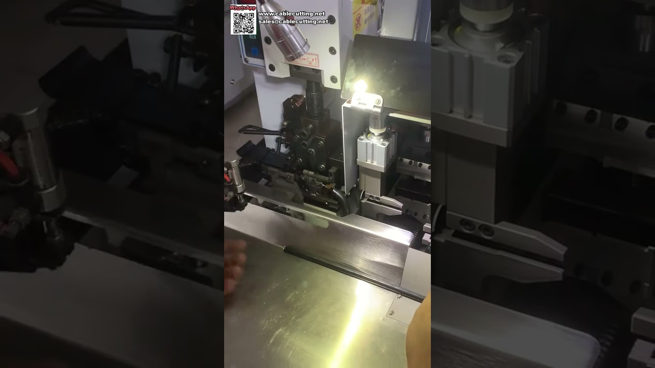 Machine de dénudage et sertissage multiconducteurs — double la production de faisceaux