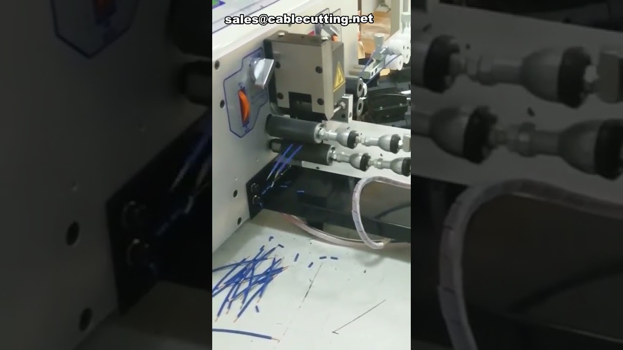Machine de dénudage, coupe et torsadage de fils automatique