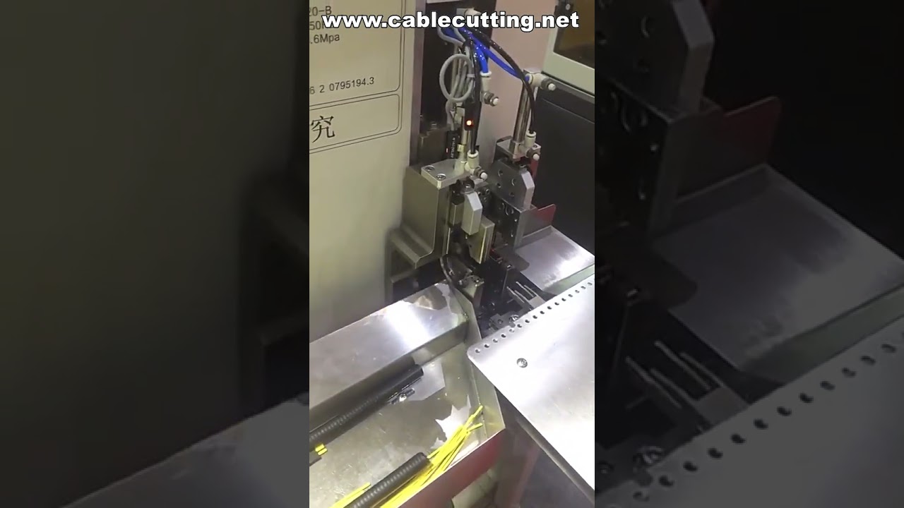 Machine de bobinage de ruban et de cerclage de câbles automatisée pour l'emballage industriel