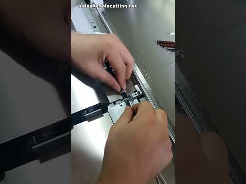 Machine à poser les colliers de câble nylon 2,5x80mm avec vibreur stable #machine #usine #bricolage
