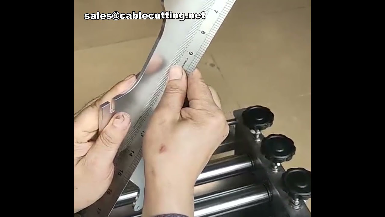 Machine de nivellement pour plaques d'aluminium - Redresseuse et aplatisseuse métallique