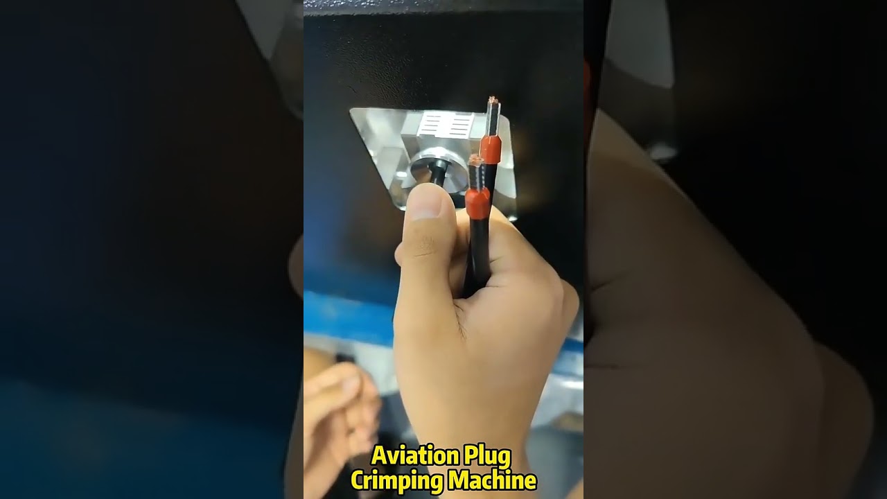 Machine de dénudage et sertissage de câbles pour connecteurs aéronautiques série GX | Applications militaires