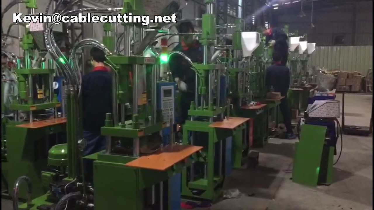 Machine de moulage par injection pour coques de téléphone – Haute précision et automatisation