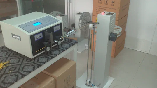 Machine Automatique d Alimentation de Fil WPM-9040 Thumb