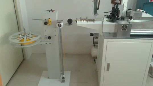 Machine Automatique d Alimentation de Fil WPM-9040 Thumb