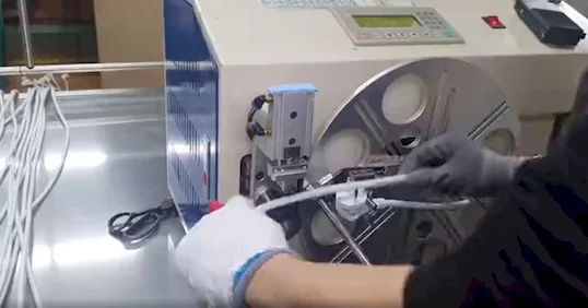 Machine de Bobinage et Liage de Prise WPM-210